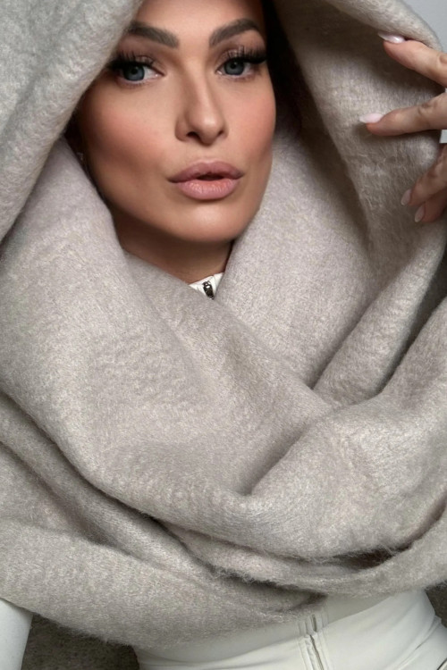 HFF Oversized Cloudy Maxi Scarf – fluffy oversized winter scarf