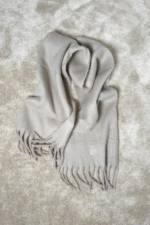 HFF Oversized Cloudy Maxi Scarf – fluffy oversized winter scarf